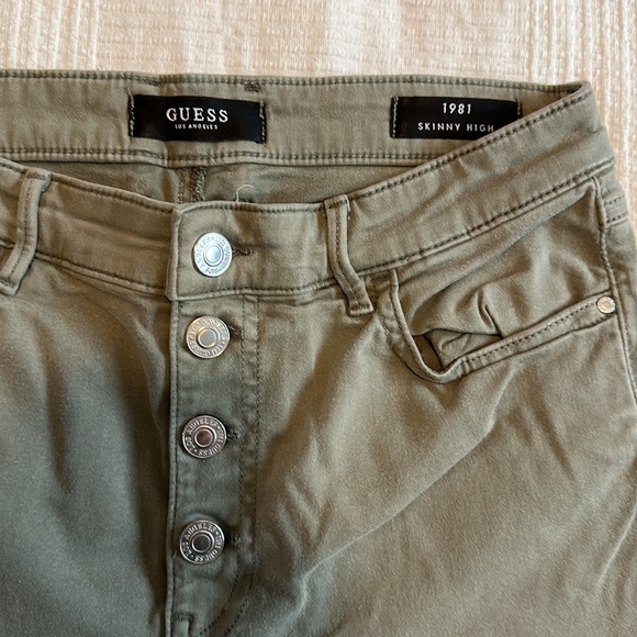 Guess khaki / green pants - Picture 2 of 4